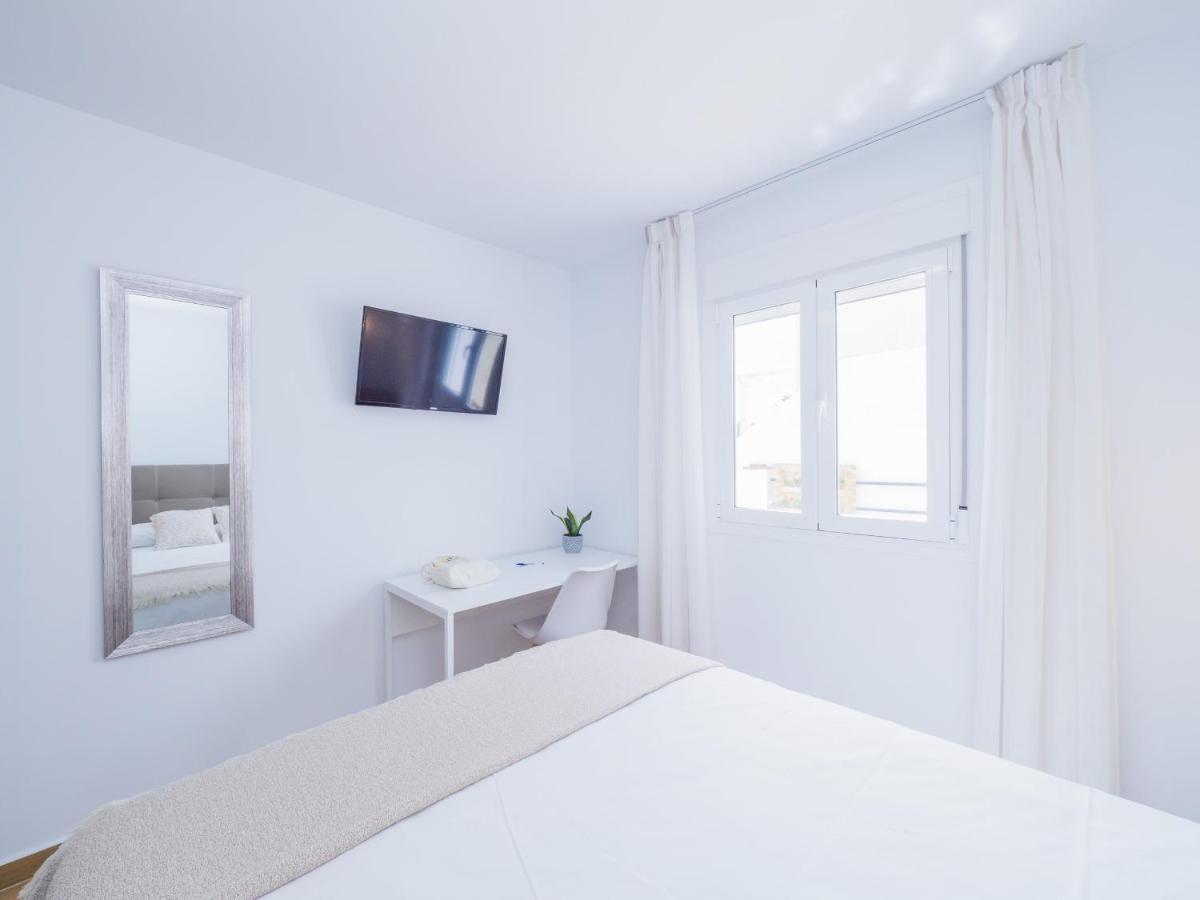 Cubo'S Hostal William'S Sunny 3 With Breakfast トレ・デ・ベナガルボン エクステリア 写真